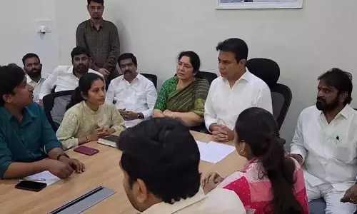 TGPSC ग्रुप 1 के उम्मीदवारों ने केटी रामा राव से मुलाकात की