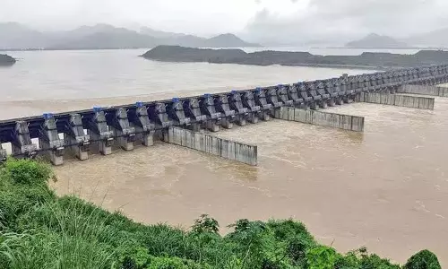 CPM ने राज्य से श्रमिक संघों के साथ औद्योगिक नीतियों पर चर्चा करने की मांग की CPM ने राज्य से श्रमिक संघों के साथ औद्योगिक नीतियों पर चर्चा करने की मांग की