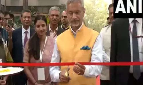 विदेश मंत्री Jaishankar ने आदिवासी कलाकारों की कलाकृतियां खरीदकर उनका समर्थन करने की अपील की