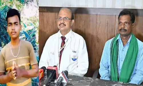 शोक संतप्त पिता ने KIMS अस्पताल के माध्यम से बेटे के अंग दान किए, 3 लोगों की जान बचाई शोक संतप्त पिता ने KIMS अस्पताल के माध्यम से बेटे के अंग दान किए, 3 लोगों की जान बचाई