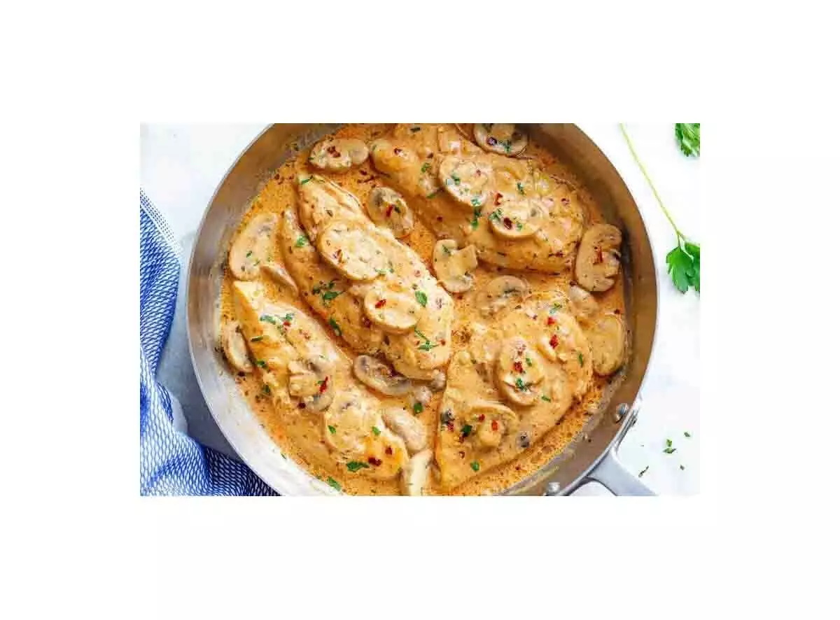 One-Pan Garlic Lemon Chicken:  मांसाहारी भोजन प्रेमियों के लिए एक बेहतरीन व्यंजन