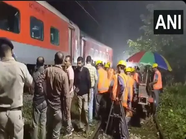 Assam: अगरतला-एलटीटी एक्सप्रेस के 8 डिब्बे पटरी से उतरने के बाद मरम्मत का काम जारी