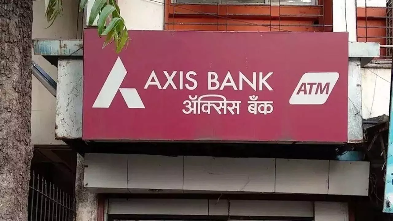 Axis Bank का शेयर 5.6% बढ़ा