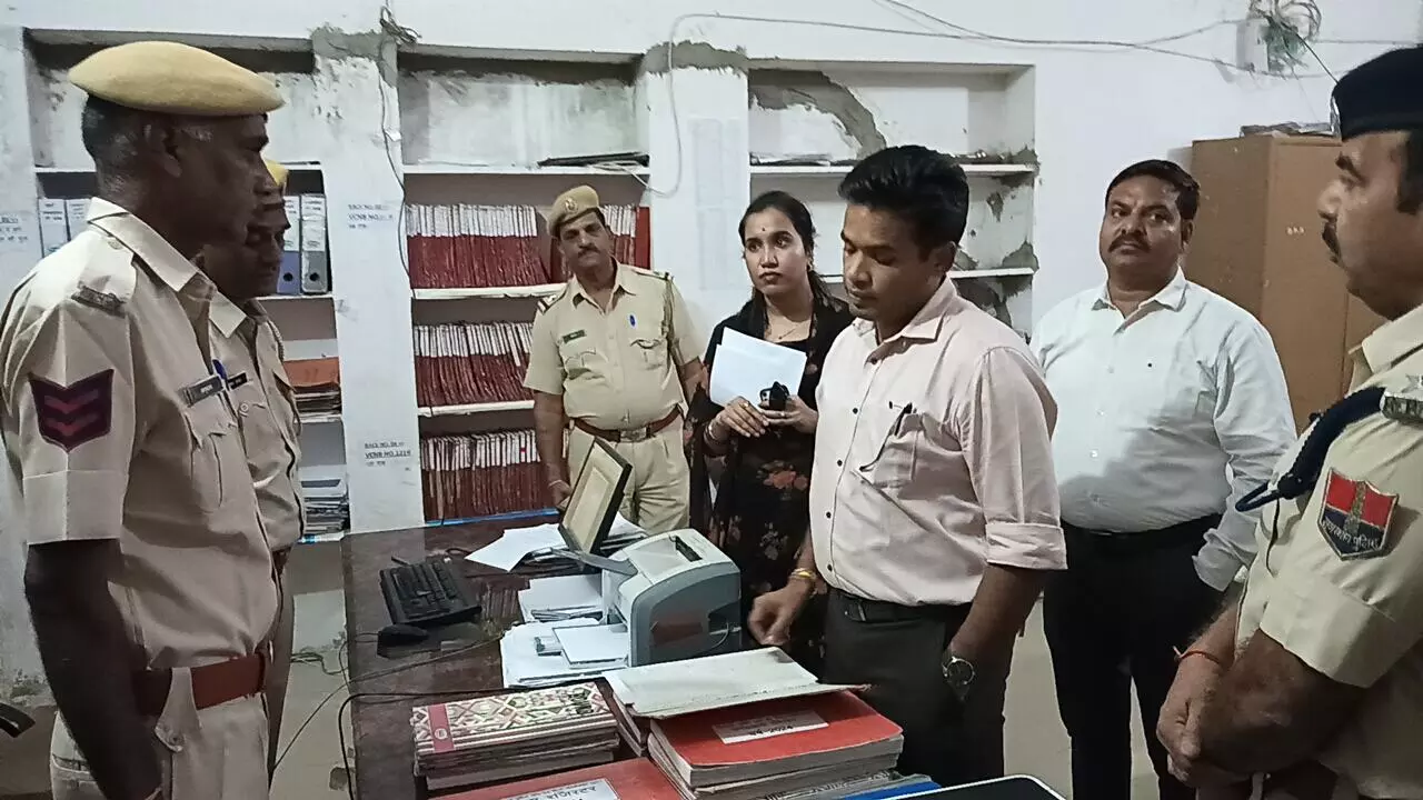 Chittorgarh: जिला कलेक्टर ने पारसोली और बेंगू पुलिस थाने का निरीक्षण किया