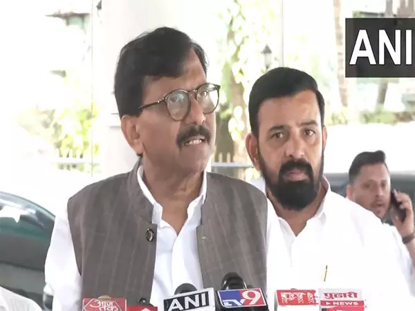 कांग्रेस सहयोगी है लेकिन...: Sanjay Raut ने भारतीय ब्लॉक में सीट बंटवारे की चुनौतियों पर कहा