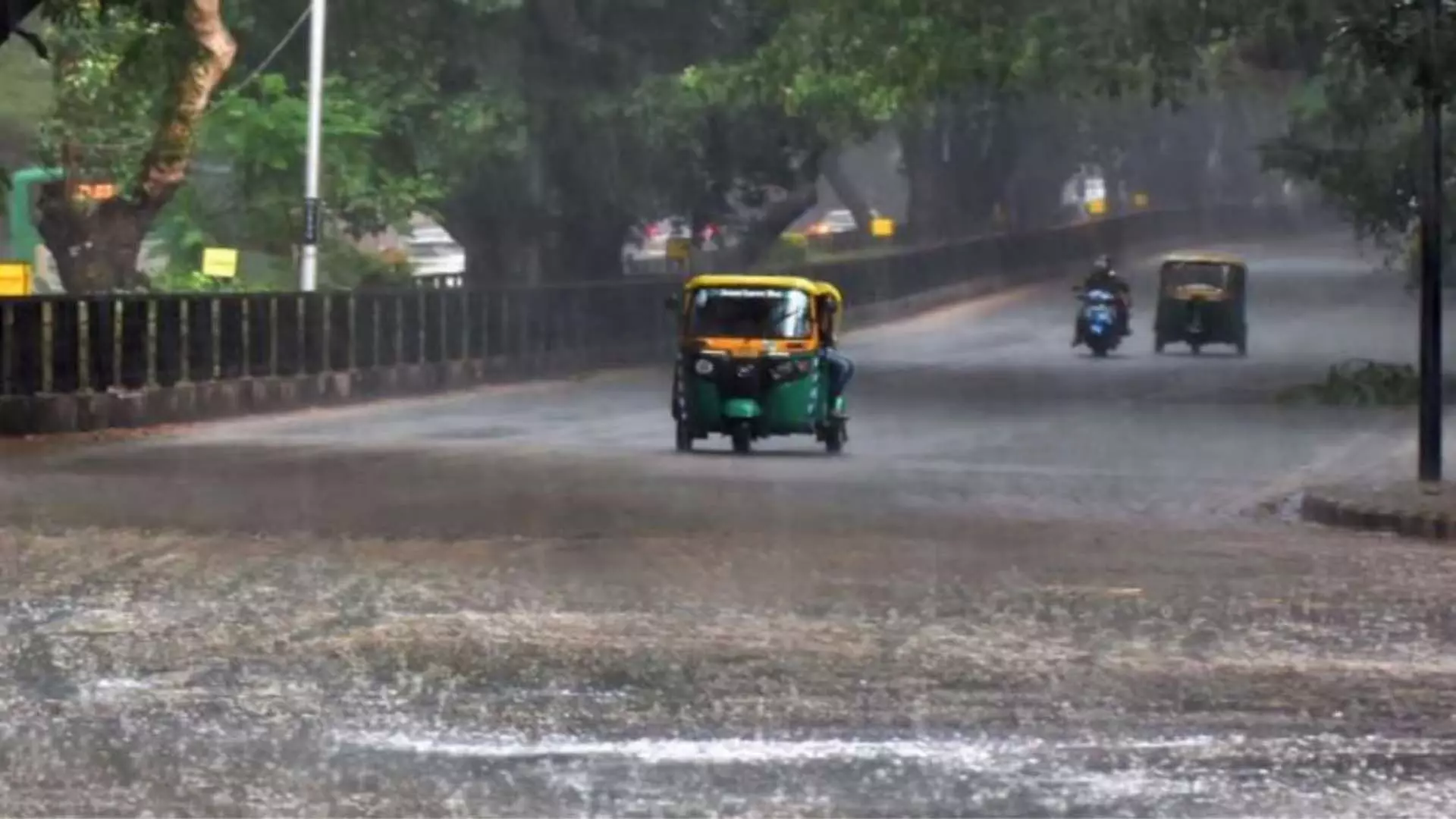 Bengaluru weather: IMD का कहना है कि शहर में मध्यम से भारी बारिश होगी