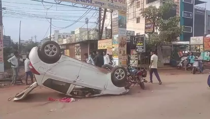 नशे में तेज रफ्तार दौड़ाई, कार चालक की हालत गंभीर