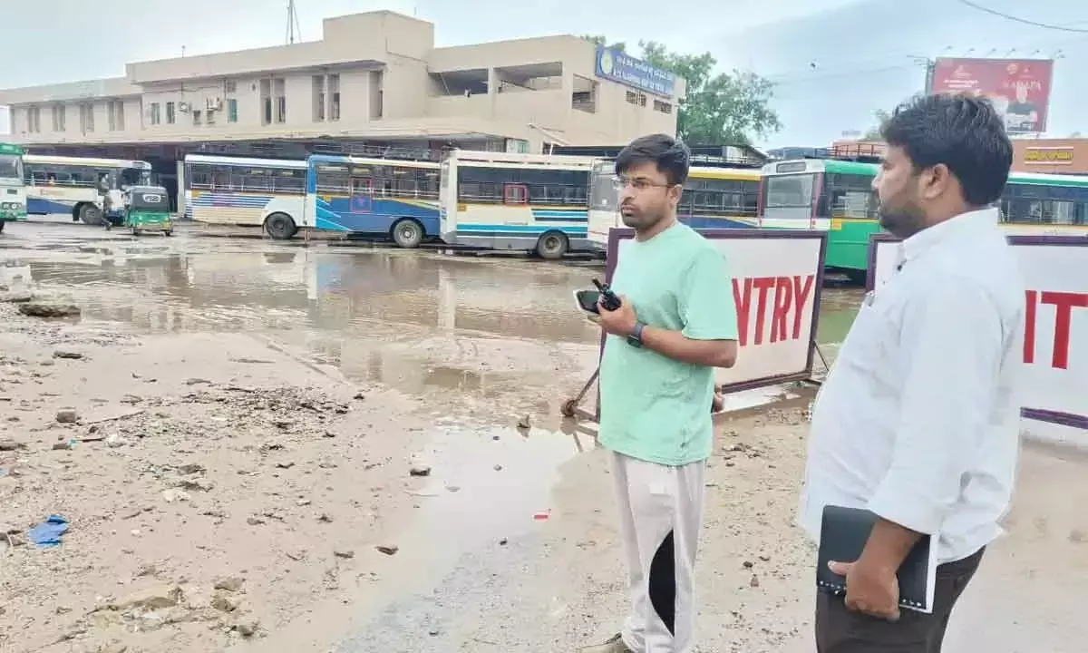 Kadapa नगर निगम आयुक्त एन. मनोज रेड्डी ने शहर का निरीक्षण किया