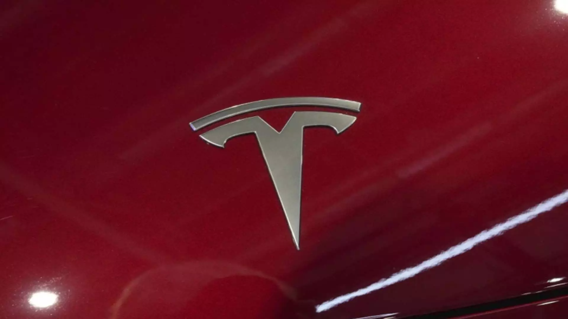 यात्री की मौत के बाद अमेरिका Tesla की ‘पूर्ण स्व-ड्राइविंग’ प्रणाली की जांच करेगा