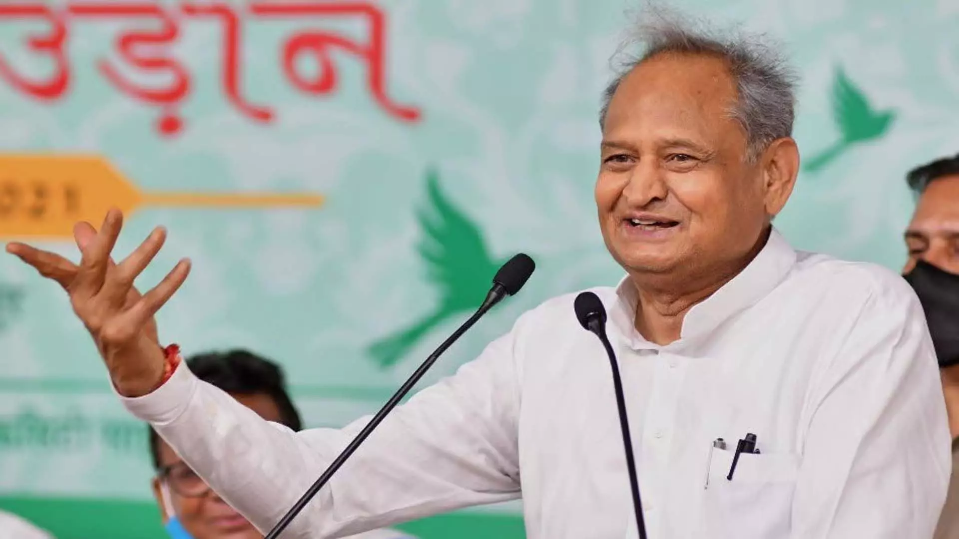 Ashok Gehlot ने कड़े चुनाव कार्यक्रम को लेकर चुनाव आयोग की आलोचना की