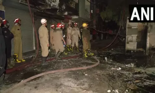 कैलाशपुरी एक्सटेंशन इलाके में केमिकल गोदाम में लगी आग