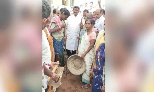 Andhra: विधायक गंटा श्रीनिवास राव ने समस्याओं के समाधान का आश्वासन दिया