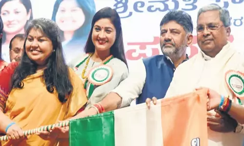 Karnataka: महिला कांग्रेस महिला आरक्षण के मुद्दे पर संसद का घेराव करेगी Karnataka: महिला कांग्रेस महिला आरक्षण के मुद्दे पर संसद का घेराव करेगी