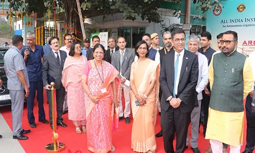 आयुर्वेद केवल भारत तक सीमित नहीं है: CJI DY Chandrachud आयुर्वेद केवल भारत तक सीमित नहीं है: CJI DY Chandrachud