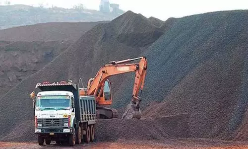 Odisha: स्थानीय लोगों ने कोयला खदान परियोजना का विरोध किया Odisha: स्थानीय लोगों ने कोयला खदान परियोजना का विरोध किया