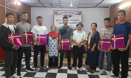 असम राइफल्स ने Manipur के तामेंगलोंग में सफल अग्निवीर उम्मीदवारों को सम्मानित किया असम राइफल्स ने Manipur के तामेंगलोंग में सफल अग्निवीर उम्मीदवारों को सम्मानित किया