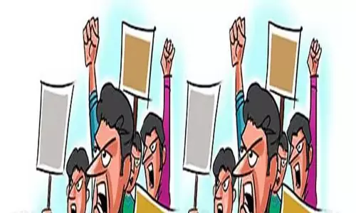 Tamil: पूजा के अधिकार की मांग को लेकर 20 पुजारियों ने किया विरोध प्रदर्शन Tamil: पूजा के अधिकार की मांग को लेकर 20 पुजारियों ने किया विरोध प्रदर्शन