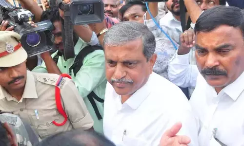 Andhra: सज्जला ने जांच में सहयोग करने से किया इनकार Andhra: सज्जला ने जांच में सहयोग करने से किया इनकार