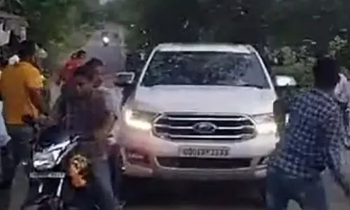 जाजपुर जिले में धर्मशाला के पूर्व विधायक प्रणब बालाबंतराय पर अंडे फेंके गए