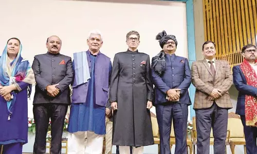 J&K के एलजी सिन्हा ने नए मंत्रियों को विभाग आवंटित किए