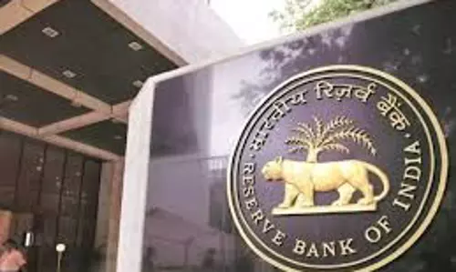 RBI की कार्रवाई के बाद शेयरों में उथल-पुथल मची हुई RBI की कार्रवाई के बाद शेयरों में उथल-पुथल मची हुई