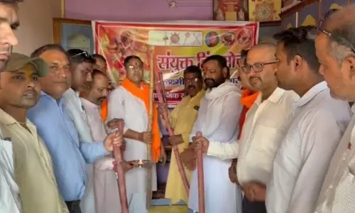 Muzaffarnagar: मेहंदी जेहाद फैलाने वालों पर होगा लठ प्रहार: लोकेश सैनी Muzaffarnagar: मेहंदी जेहाद फैलाने वालों पर होगा लठ प्रहार: लोकेश सैनी
