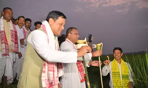 Assam : केंद्रीय मंत्री सर्बानंद सोनोवाल ने डिब्रूगढ़ में काटी बिहू मनाया Assam : केंद्रीय मंत्री सर्बानंद सोनोवाल ने डिब्रूगढ़ में काटी बिहू मनाया