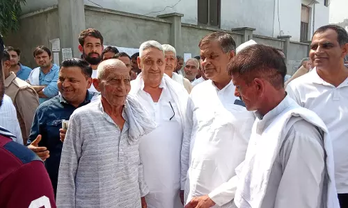 Muzaffarnagar: मंसूरपुर गन्ना समिति की नई अध्यक्ष बनी आरती देवी