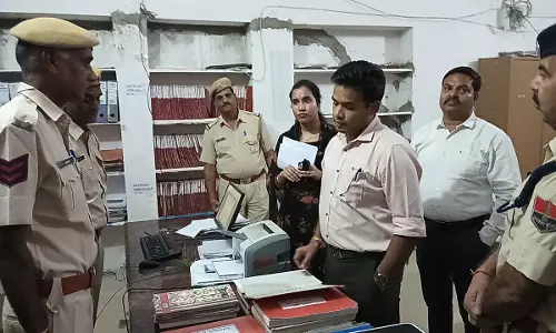 Chittorgarh: जिला कलेक्टर ने पारसोली और बेंगू पुलिस थाने का निरीक्षण किया