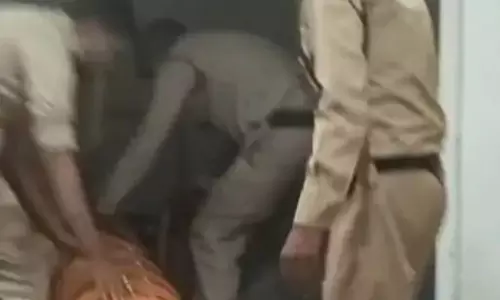 एसी में लगी आग, दुकान में मौजूद ग्राहकों में मचा हड़कंप