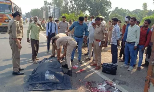 Muzaffarnagar: ट्रक ने पीछे से बाइक में टक्कर से महिला की हुई मौत Muzaffarnagar: ट्रक ने पीछे से बाइक में टक्कर से महिला की हुई मौत