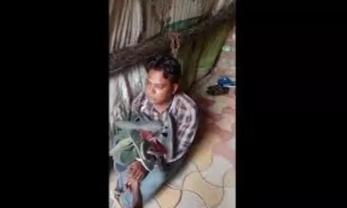 Muzaffarnagar: ससुरालियों ने युवक को पहनाई जूतों की माला, मकान में बनाया बंधक Muzaffarnagar: ससुरालियों ने युवक को पहनाई जूतों की माला, मकान में बनाया बंधक