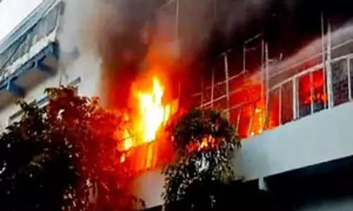 अस्पताल में लगी आग, एक की मौत के बाद हड़कंप, देखें मंजर अस्पताल में लगी आग, एक की मौत के बाद हड़कंप, देखें मंजर