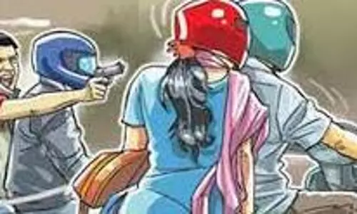 Saharanpur: बदमाश बाइक सवार दंपती से नकदी व कानों के कुंडल लूटकर फरार हुए Saharanpur: बदमाश बाइक सवार दंपती से नकदी व कानों के कुंडल लूटकर फरार हुए