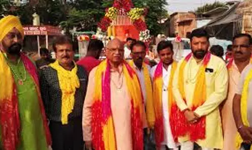 Meerut: पुलिस की आनाकानी के बीच लालकुर्ती में वाल्मीकि शोभायात्रा निकली Meerut: पुलिस की आनाकानी के बीच लालकुर्ती में वाल्मीकि शोभायात्रा निकली