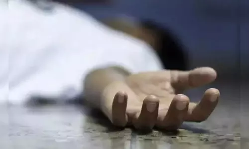 घंटो तक रोई फिर कर ली खुदकुशी, अज्ञात महिला की शिनाख्त में जुटी पुलिस घंटो तक रोई फिर कर ली खुदकुशी, अज्ञात महिला की शिनाख्त में जुटी पुलिस