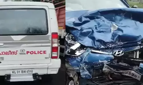 KERALA : पथानामथिट्टा में पुलिस वाहन से हुई दुर्घटना में व्यक्ति की मौत KERALA : पथानामथिट्टा में पुलिस वाहन से हुई दुर्घटना में व्यक्ति की मौत