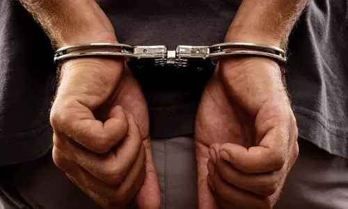 Gujarat: 80 लाख रुपये की लूट के आरोप में तीन लोग गिरफ्तार Gujarat: 80 लाख रुपये की लूट के आरोप में तीन लोग गिरफ्तार