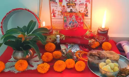 Karva Chauth पर पूजा चौकी में क्या रखना चाहिए Karva Chauth पर पूजा चौकी में क्या रखना चाहिए