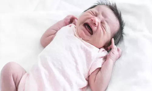 मौसम में बदलाव के कारण बच्चे की नाक बंद हो जाती मौसम में बदलाव के कारण बच्चे की नाक बंद हो जाती