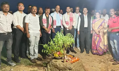 Assam : कछार जिला प्रशासन ने काटी बिहू पर 2300 रुपये एमएसपी पर धान बेचने का संकल्प लिया Assam : कछार जिला प्रशासन ने काटी बिहू पर 2300 रुपये एमएसपी पर धान बेचने का संकल्प लिया