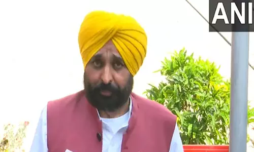 Bhagwant Mann ने पराली जलाने की समस्या के समाधान के लिए केंद्र से किसानों के लिए मुआवजे की मांग की Bhagwant Mann ने पराली जलाने की समस्या के समाधान के लिए केंद्र से किसानों के लिए मुआवजे की मांग की