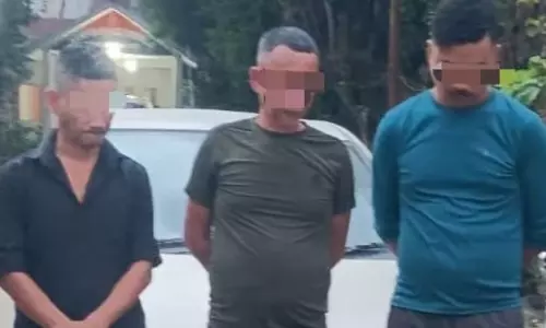 Manipur : तीन उग्रवादी गिरफ्तार, हथियार जब्त Manipur : तीन उग्रवादी गिरफ्तार, हथियार जब्त