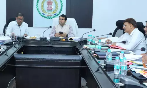 कलेक्टर गोयल ने ली राजस्व अधिकारियों की बैठक