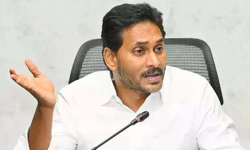 बाबू के राज में सिर्फ लूट है, बांटो और खाओ: YS Jagan बाबू के राज में सिर्फ लूट है, बांटो और खाओ: YS Jagan
