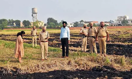 Amritsar: पराली जलाने के आरोप में 11 किसानों पर मामला दर्ज