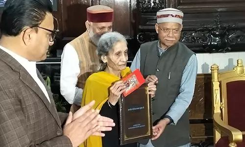 Nirmal Thakur को हिमाचल प्रदेश के राज्यपाल से प्रथम सप्त सिंधु आजीवन पुरस्कार मिला Nirmal Thakur को हिमाचल प्रदेश के राज्यपाल से प्रथम सप्त सिंधु आजीवन पुरस्कार मिला