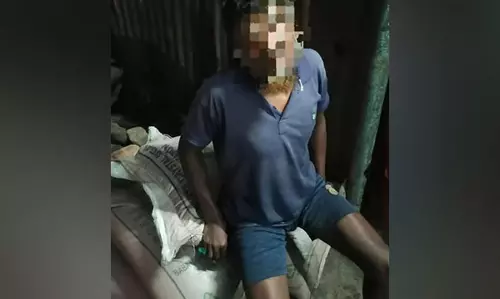 Meghalaya ने अंतरराष्ट्रीय सीमा के पास चीनी के साथ बांग्लादेशी तस्कर को गिरफ्तार Meghalaya ने अंतरराष्ट्रीय सीमा के पास चीनी के साथ बांग्लादेशी तस्कर को गिरफ्तार