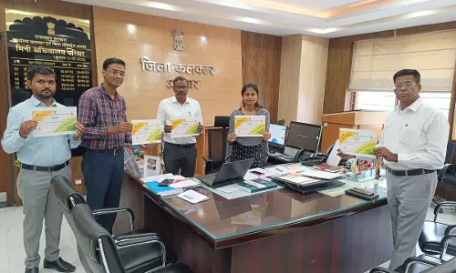 Alwar: जिला निर्वाचन अधिकारी ने किया ई-मतदाता शपथ पत्र का विमोचन Alwar: जिला निर्वाचन अधिकारी ने किया ई-मतदाता शपथ पत्र का विमोचन