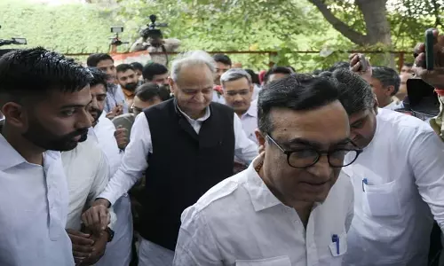कांग्रेस विधायकों ने पार्टी हाईकमान को CLP नेता नियुक्त करने का अधिकार दिया कांग्रेस विधायकों ने पार्टी हाईकमान को CLP नेता नियुक्त करने का अधिकार दिया
